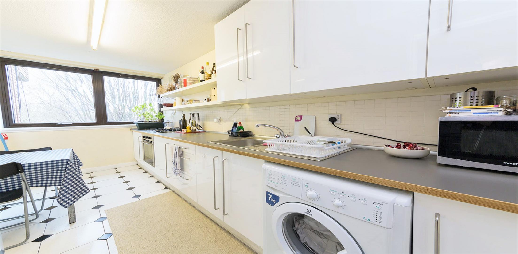 			HEATING and HOT WATER INCLUDED, 2 Bedroom, 1 bath, 1 reception Maisonette			 Tavistock Crescent, Ladbroke Grove/Notting Hill